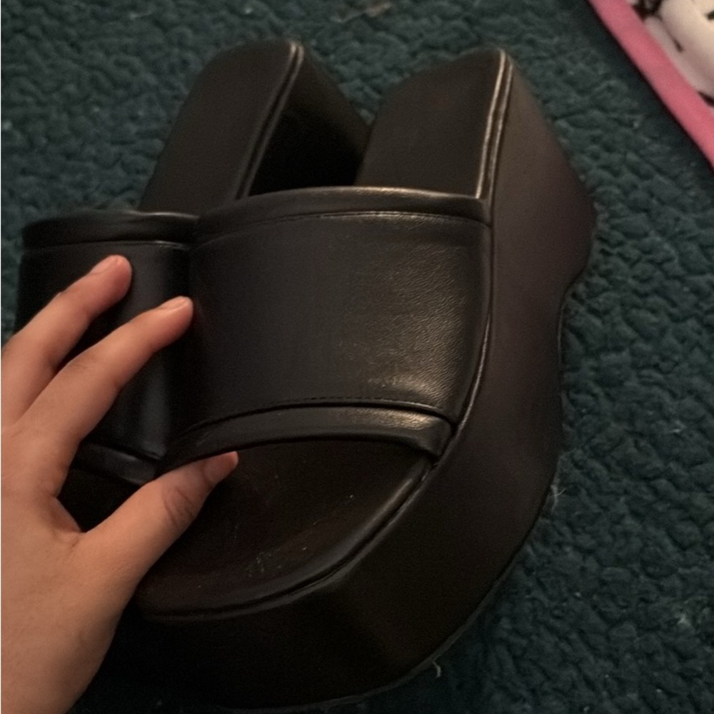Wedge black sandals